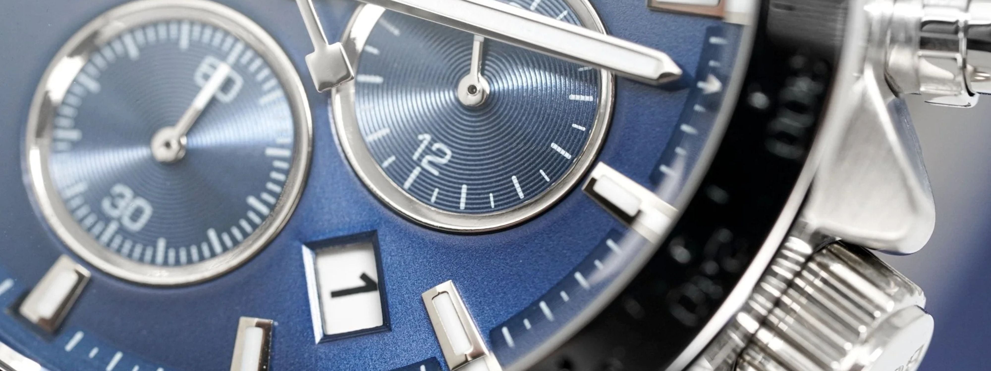 Montre Hugo Boss Hero bleue 1513755 pour homme, cadran bleu et bracelet acier inoxydable.